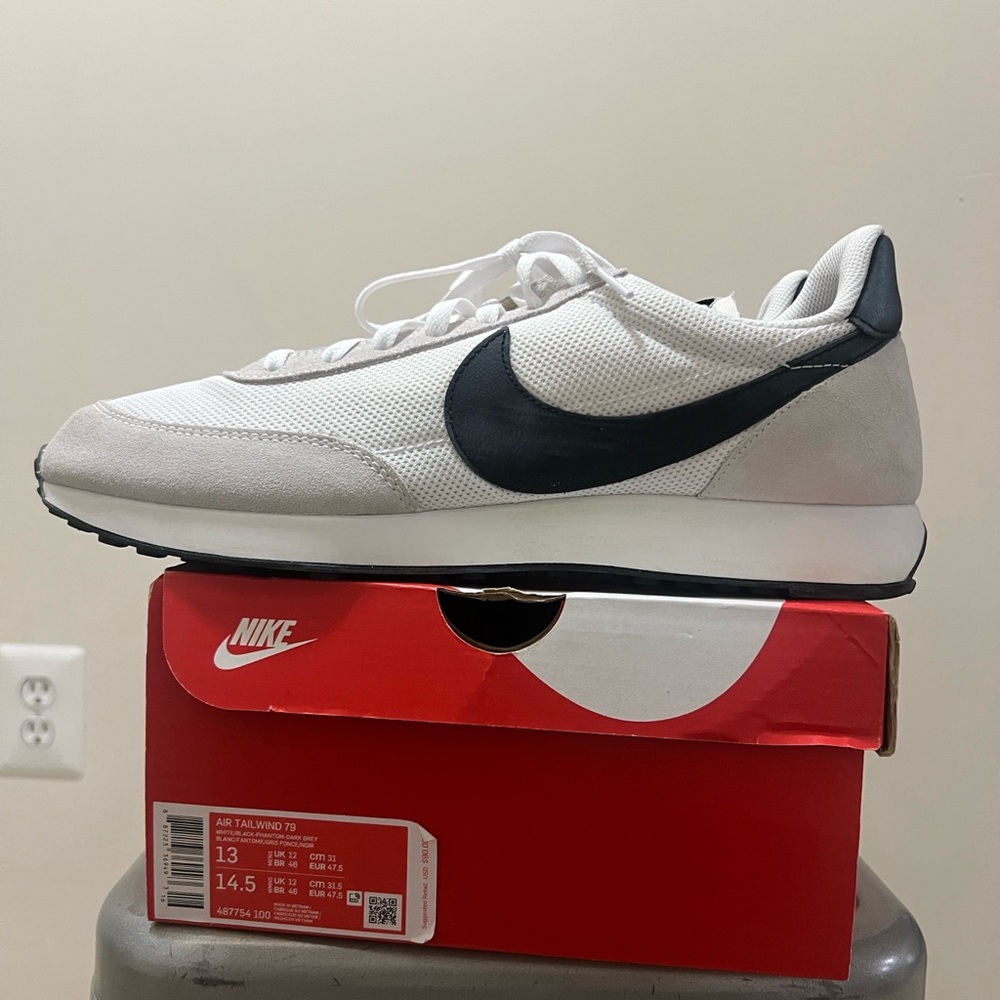 Nike Tailwind 79